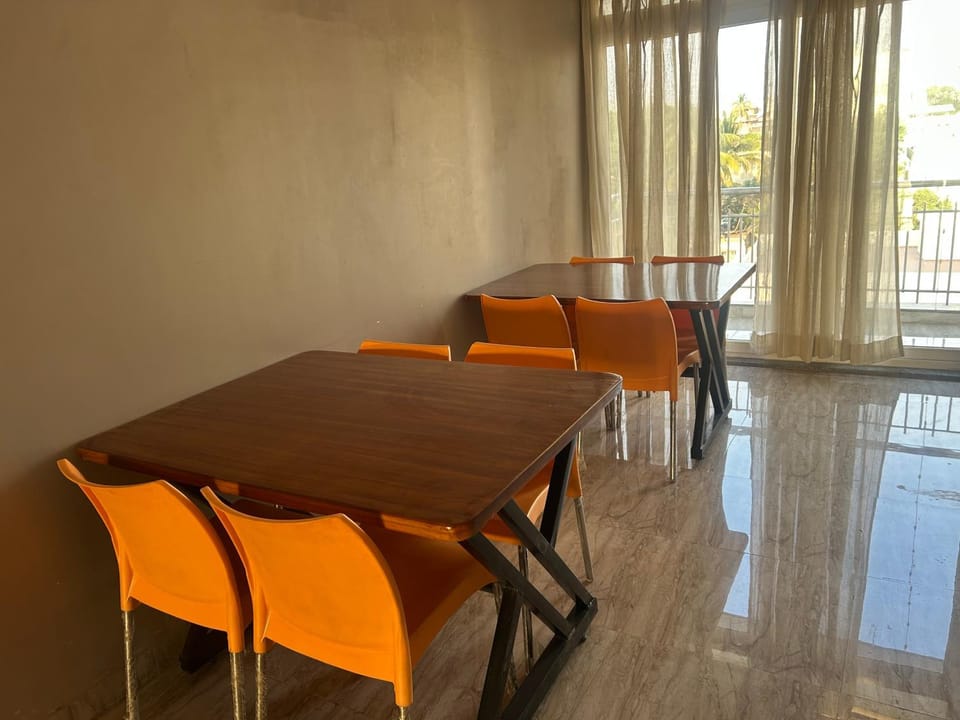 Restaurant/places to eat, Seating area