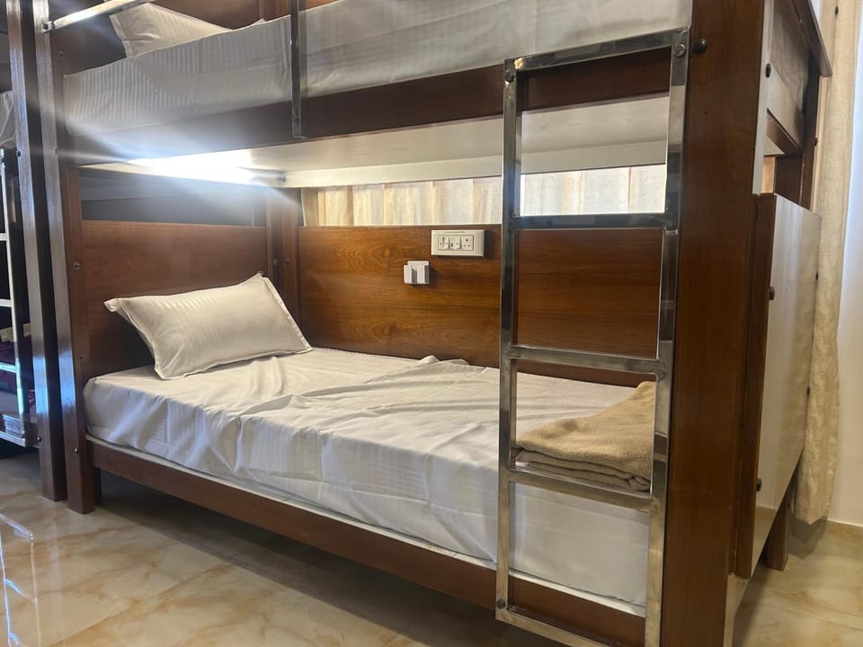 Bedroom, bunk bed