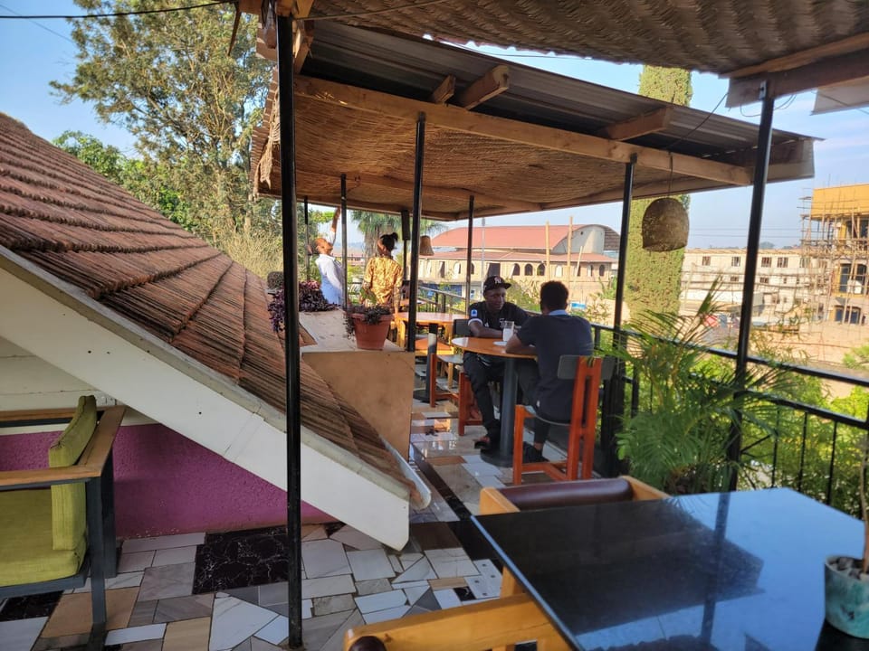 Restaurant/places to eat, Restaurant/places to eat, Balcony/Terrace