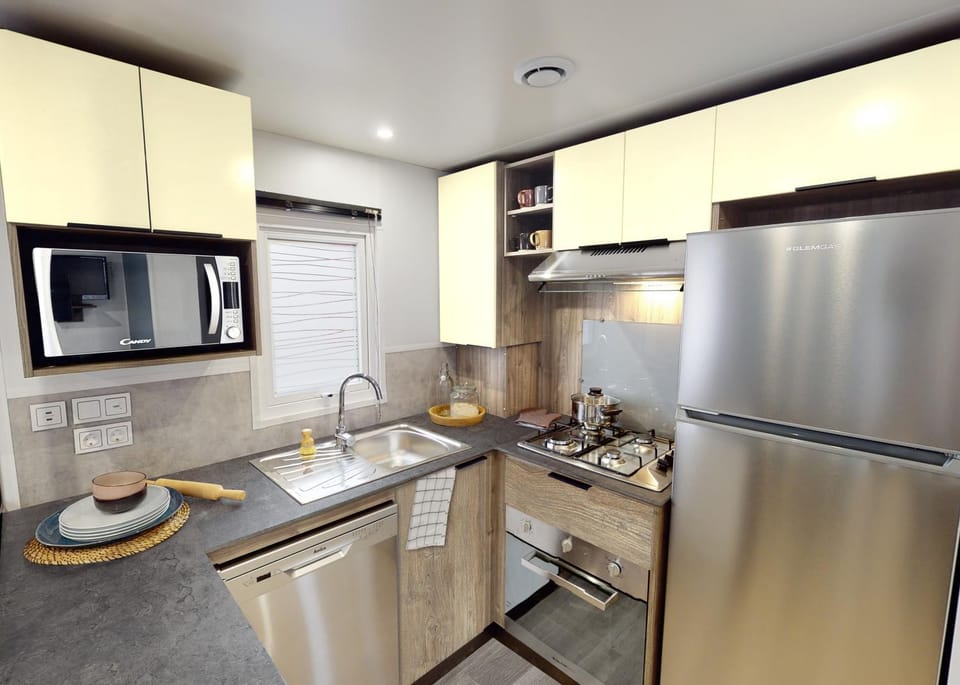 Kitchen or kitchenette, oven, stove, toaster