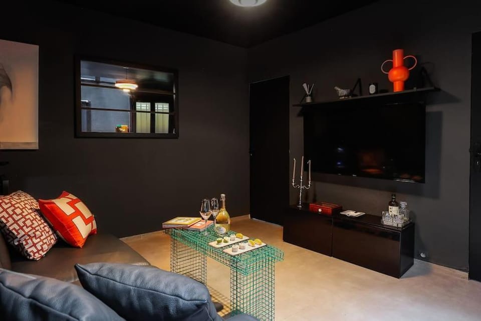 Le Dark Apartment in Paris