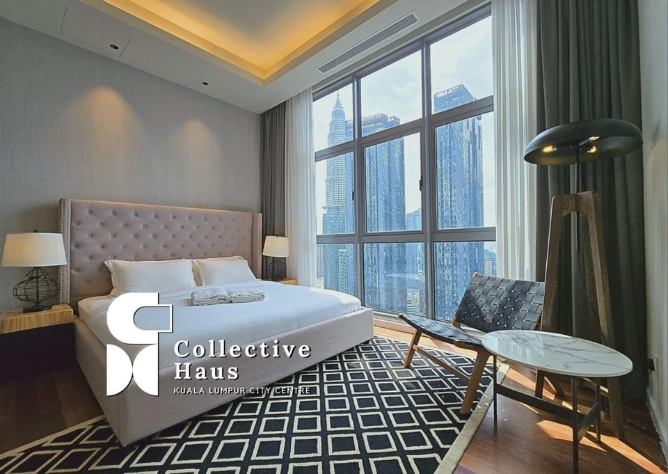 Bed, Photo of the whole room, Seating area, Bedroom, Landmark view, air conditioner