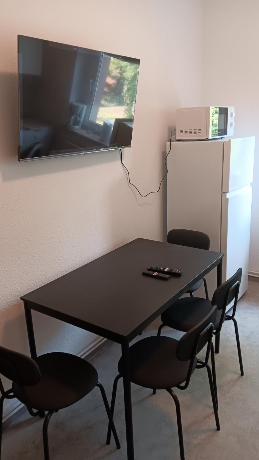 Crew Quartier ALL-INCLUSIVE Serviced Apartment 3 Schlafzimmer mit Küche und Bad in Merseburg Leuna Apartment in Thuringia, Germany