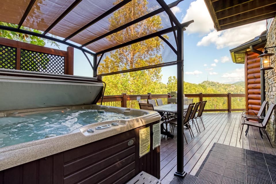 90 Seconds to Downtown MtnCity Views5 King Ensuites!Hot Tub10 BedsGas GrillPoolArcade Game Chalet in Gatlinburg