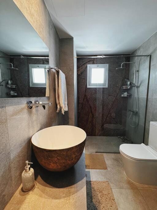 3 Br Penthouse Jacuzzi Seaview Apartment in Limassol City