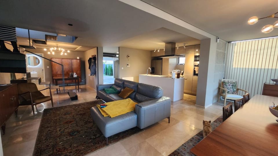 Communal lounge/ TV room, TV and multimedia, Living room, Seating area
