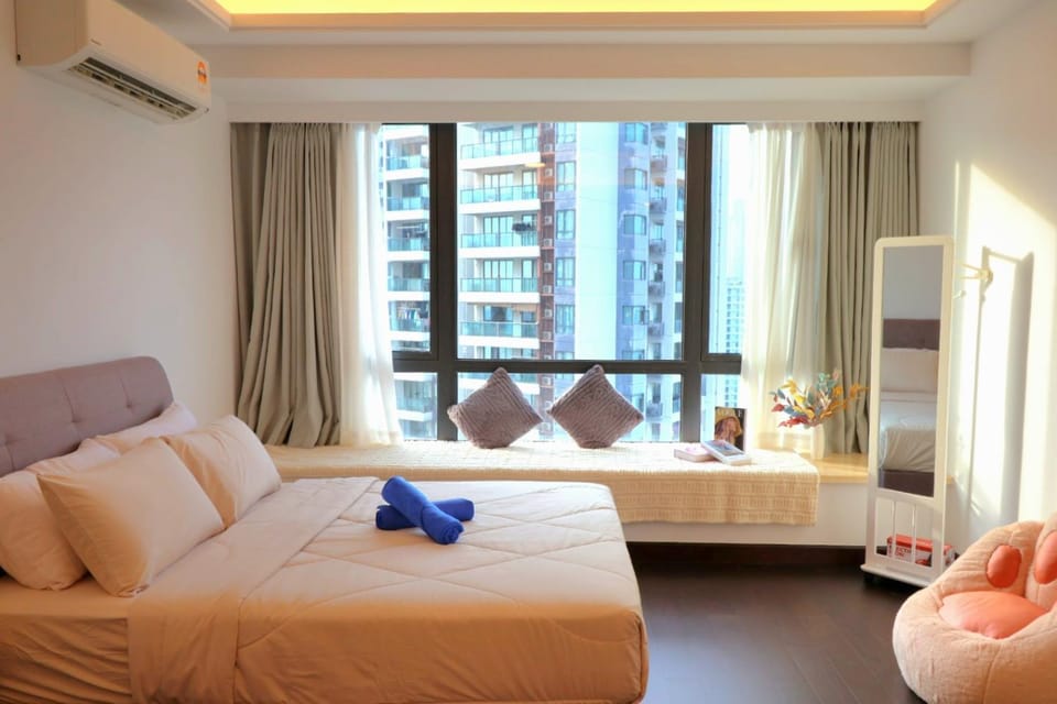 Bed, Living room, Photo of the whole room, Bedroom, towels, air conditioner