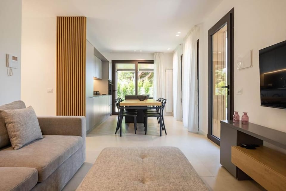 Luxury Jacuzzi Villa Atena Apartment in Palermo