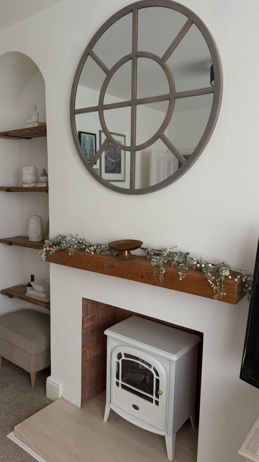 Living room, fireplace, fireplace