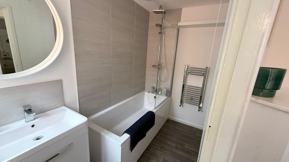 Shower, Bathroom, Bath, towels