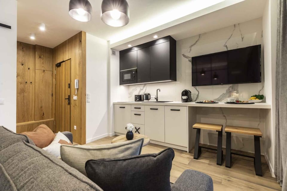 Kitchen or kitchenette, Living room, Seating area, Dining area