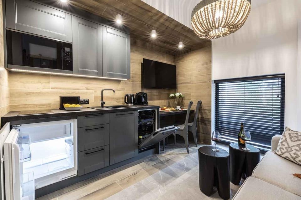 TV and multimedia, Kitchen or kitchenette, Dining area