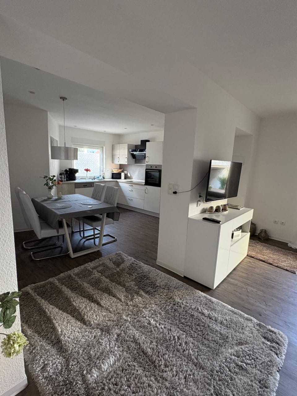 TV and multimedia, Kitchen or kitchenette, Dining area