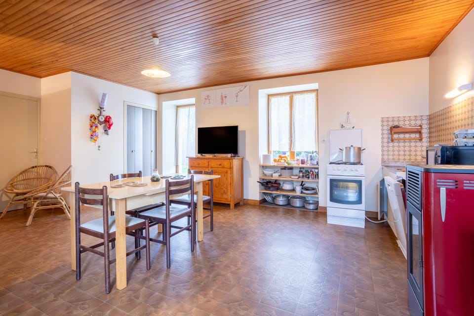 Property building, Kitchen or kitchenette, Living room