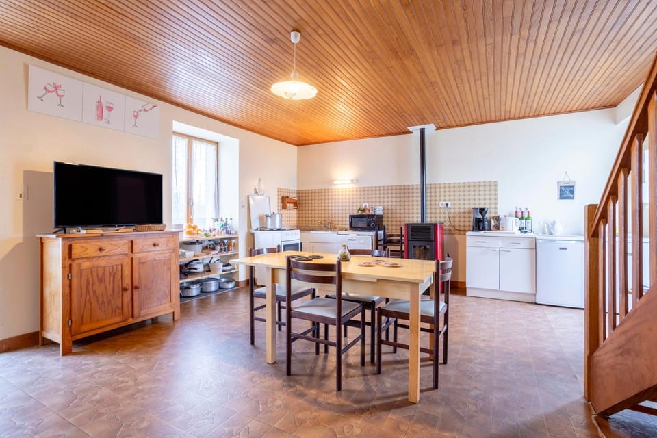 Kitchen or kitchenette, Living room