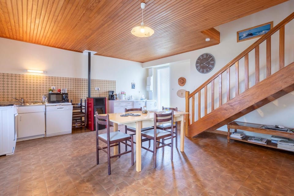 Property building, Kitchen or kitchenette, Living room