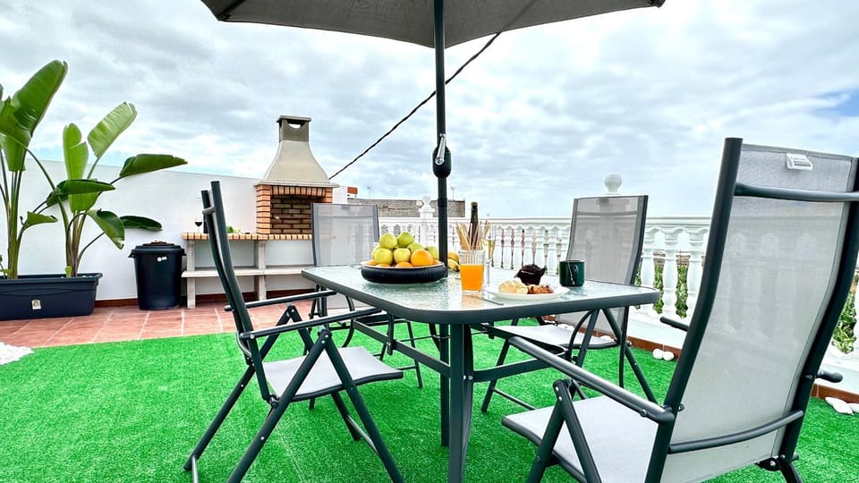 Day, Natural landscape, BBQ facilities, Solarium, View (from property/room), Dining area, Sea view