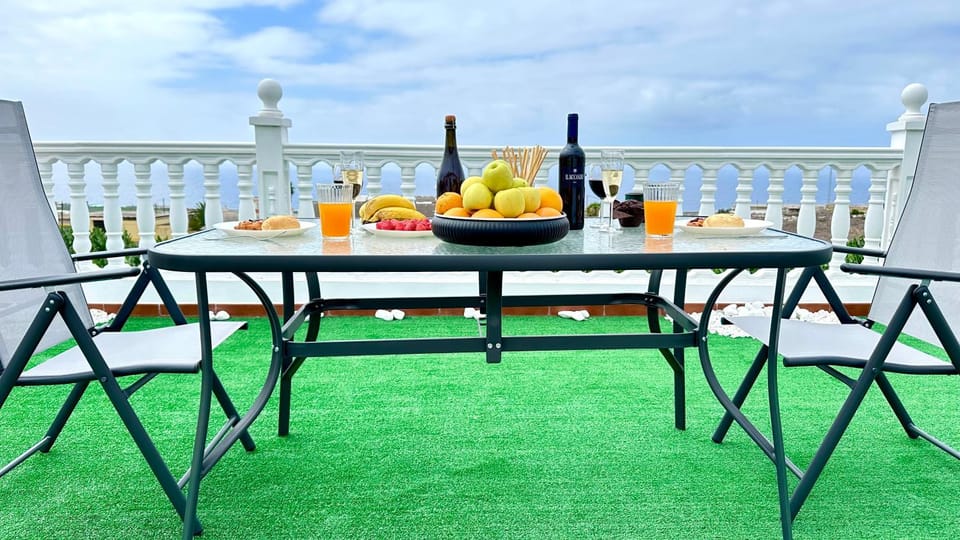 Day, BBQ facilities, Solarium, View (from property/room), Balcony/Terrace, Dining area, Beach, Sea view