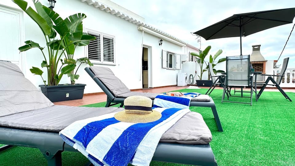 Off site, Day, BBQ facilities, View (from property/room), Balcony/Terrace, sunbed