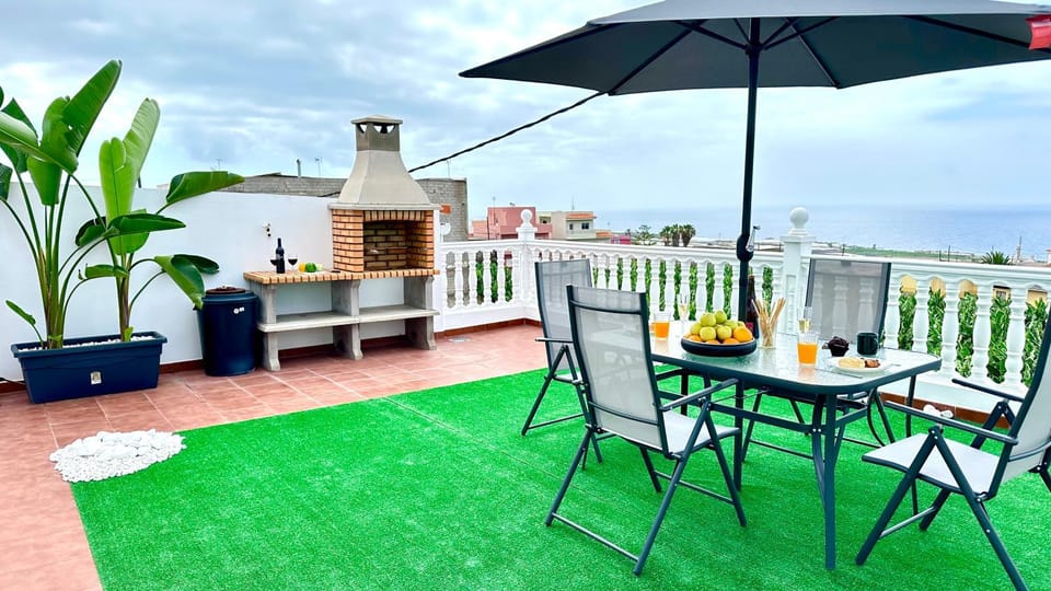 Day, BBQ facilities, Solarium, View (from property/room), Balcony/Terrace, Beach, Sea view