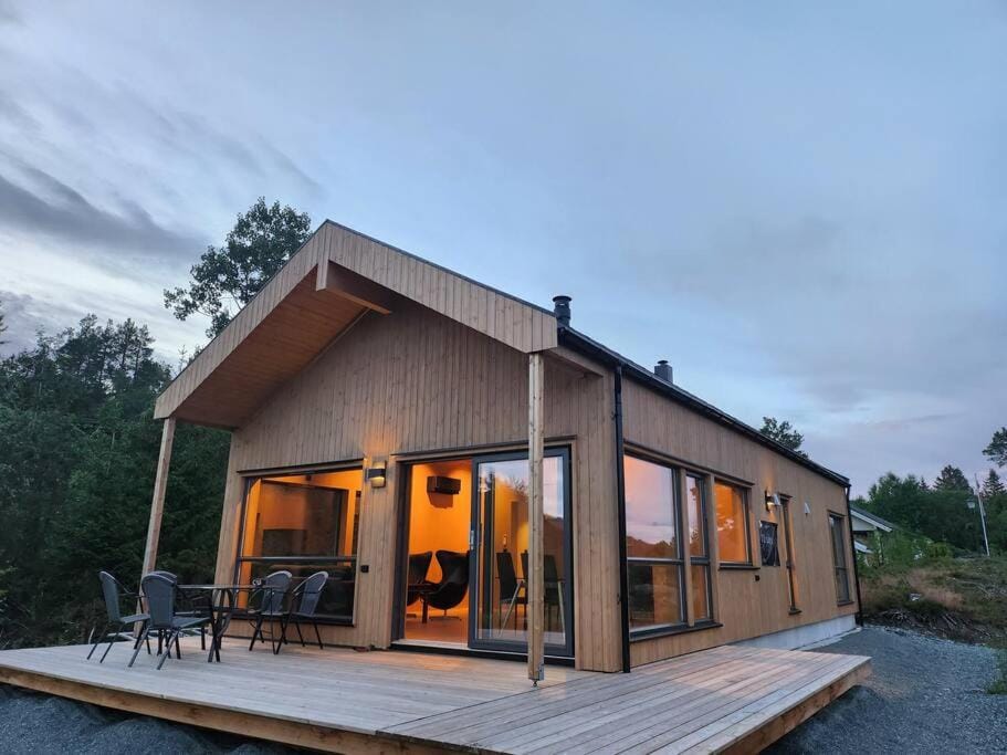 Nyoppført hytte med mulighet til å leie badestamp House in Trondelag