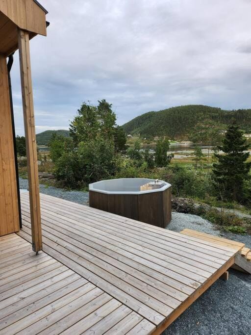 Nyoppført hytte med mulighet til å leie badestamp House in Trondelag