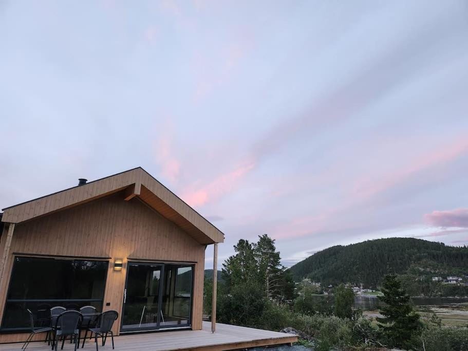 Nyoppført hytte med mulighet til å leie badestamp House in Trondelag