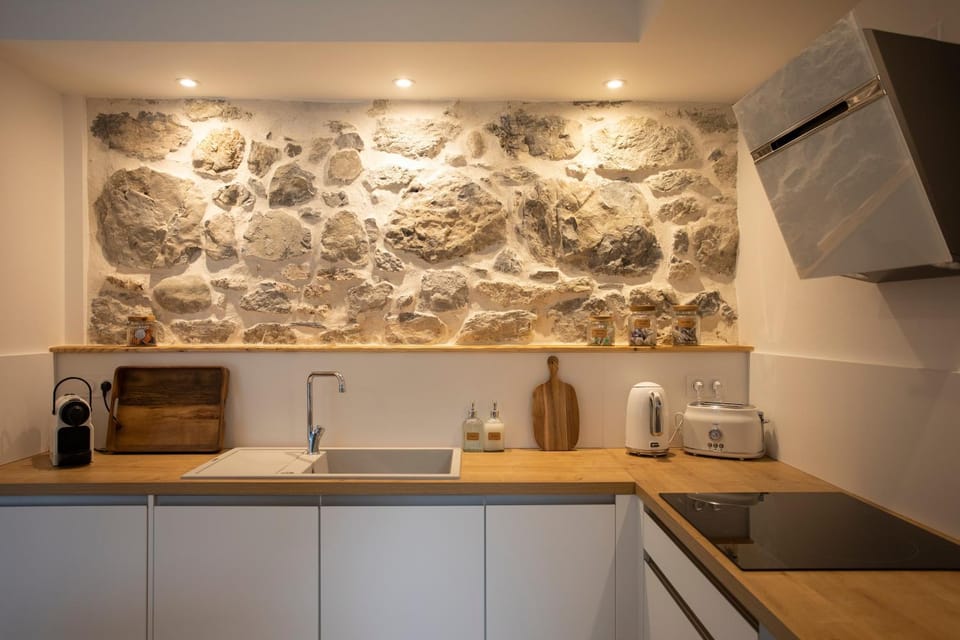 Property building, Kitchen or kitchenette, Living room
