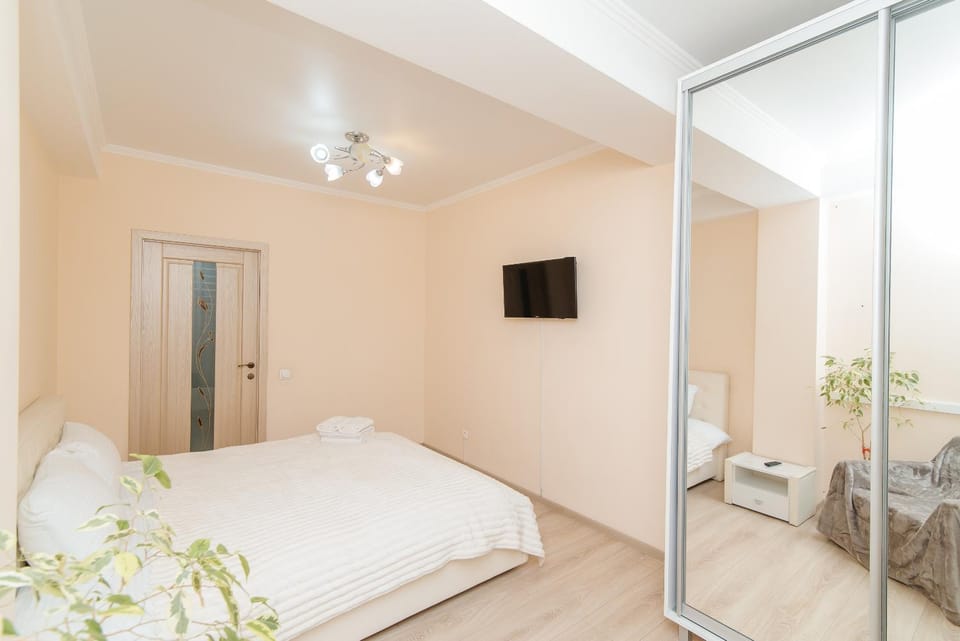 Bed, TV and multimedia, Bedroom, towels, wardrobe