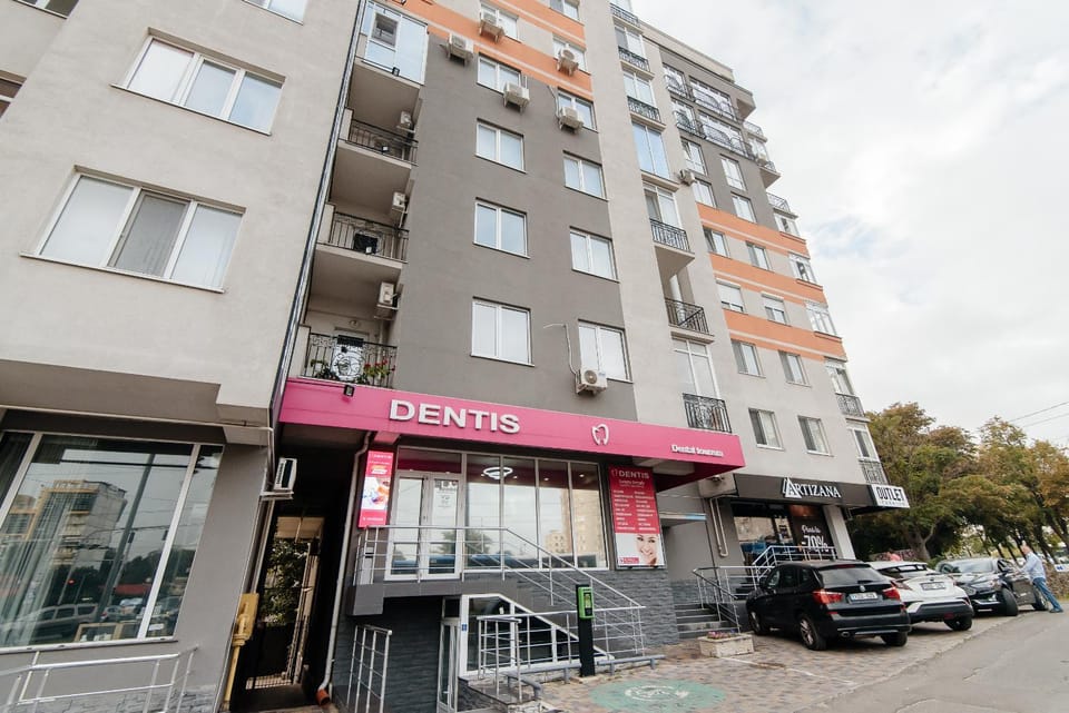 Property building, Neighbourhood, Location, Parking
