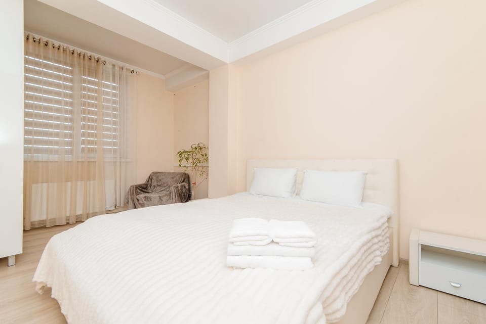 Bed, Bedroom, towels