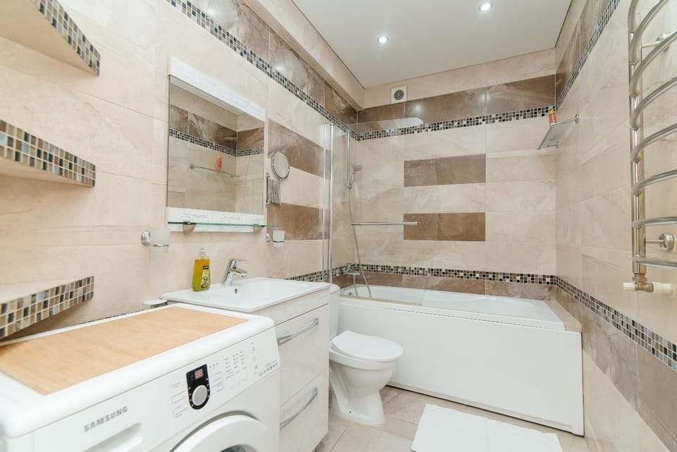 Toilet, Bathroom, Bath, towels, washing machine