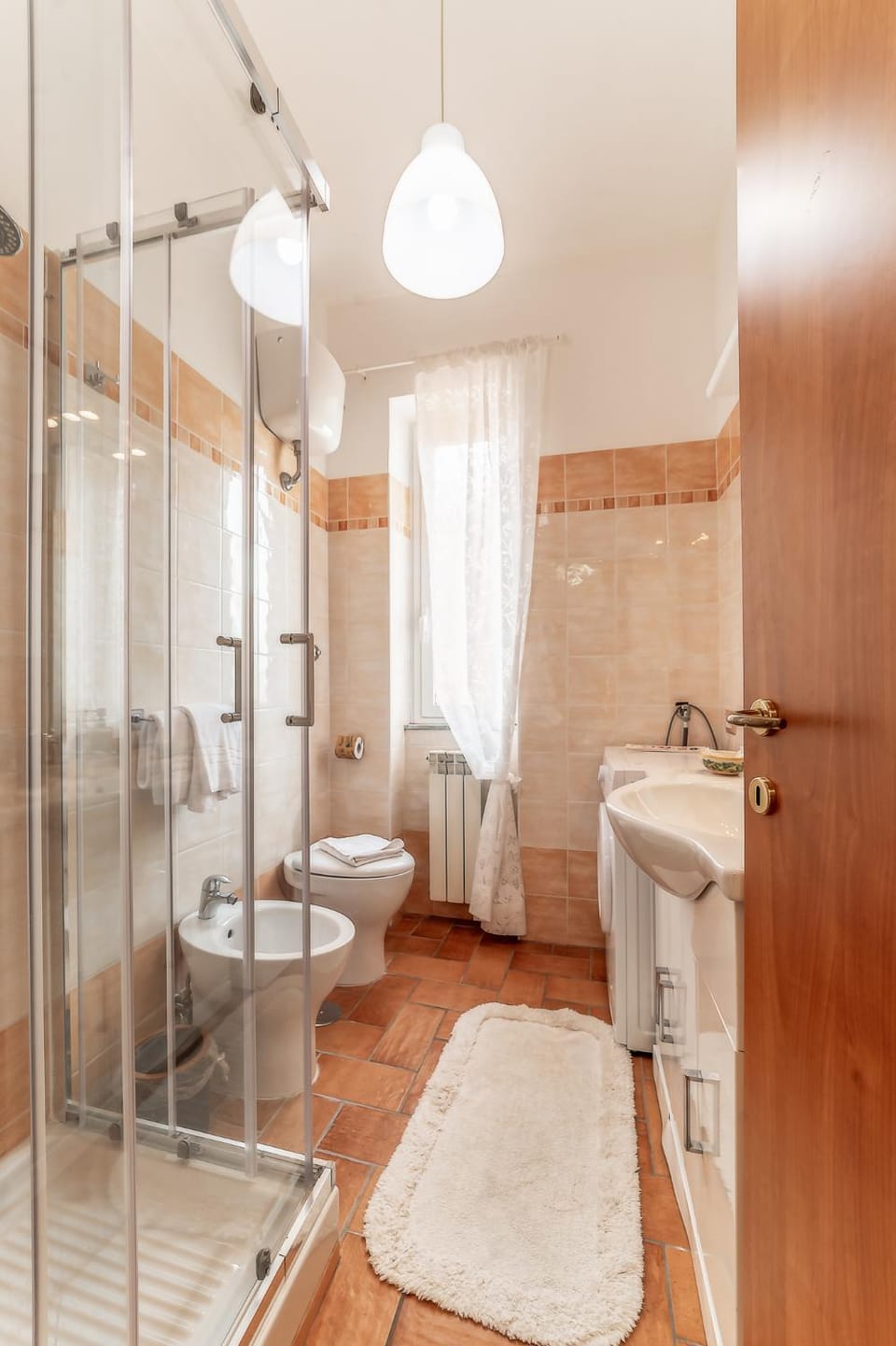 Shower, Toilet, Bathroom, bidet, towels