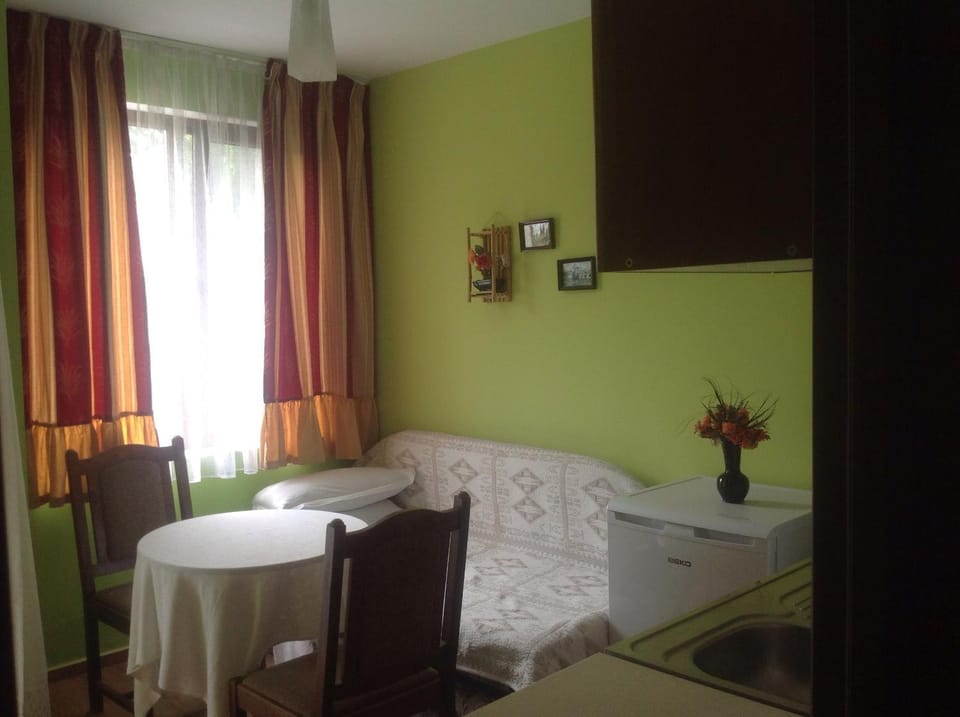 Seating area, laundry
