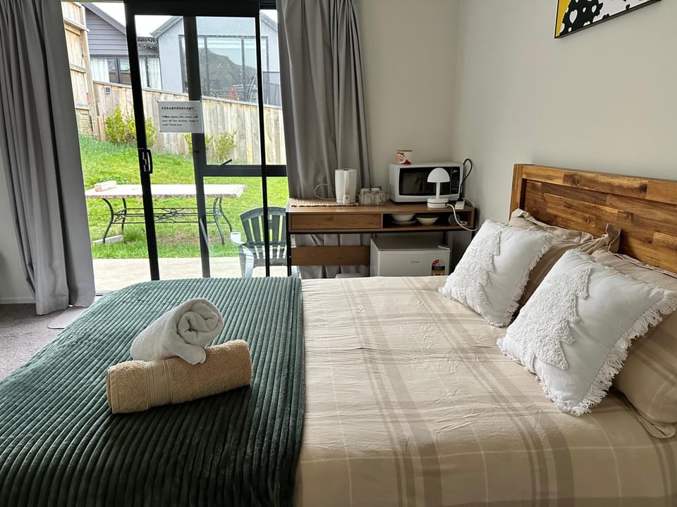 Hanleys Private Room near Ski Airport Vacation rental in Otago