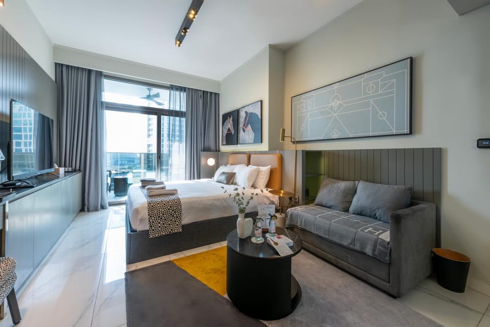 TV and multimedia, Seating area, Bedroom