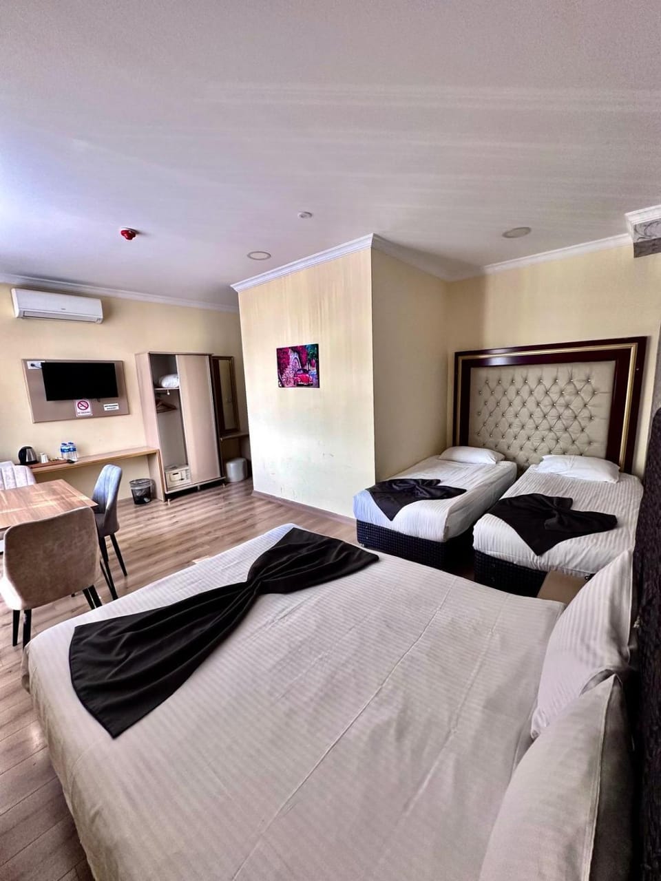 Bed, TV and multimedia, Photo of the whole room, Bedroom, air conditioner