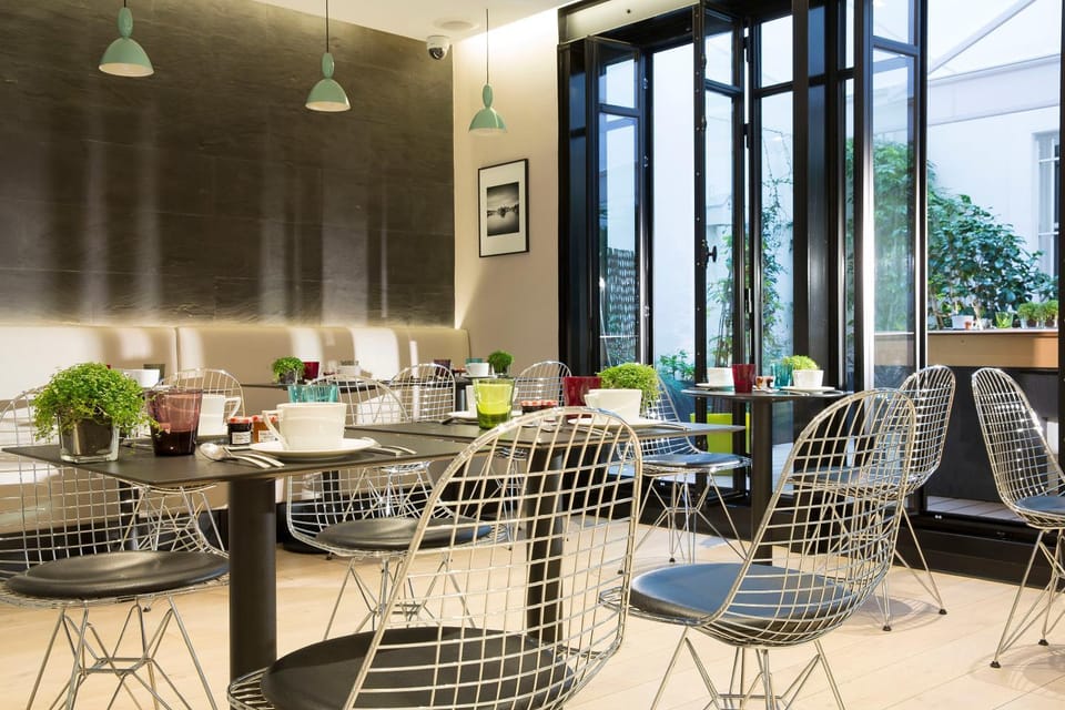 Restaurant/places to eat, Area and facilities