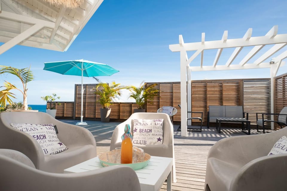 Patio, Day, View (from property/room), Balcony/Terrace, Living room, Seating area, sunbed