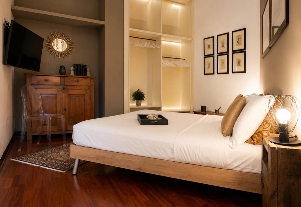Bed, TV and multimedia, Photo of the whole room