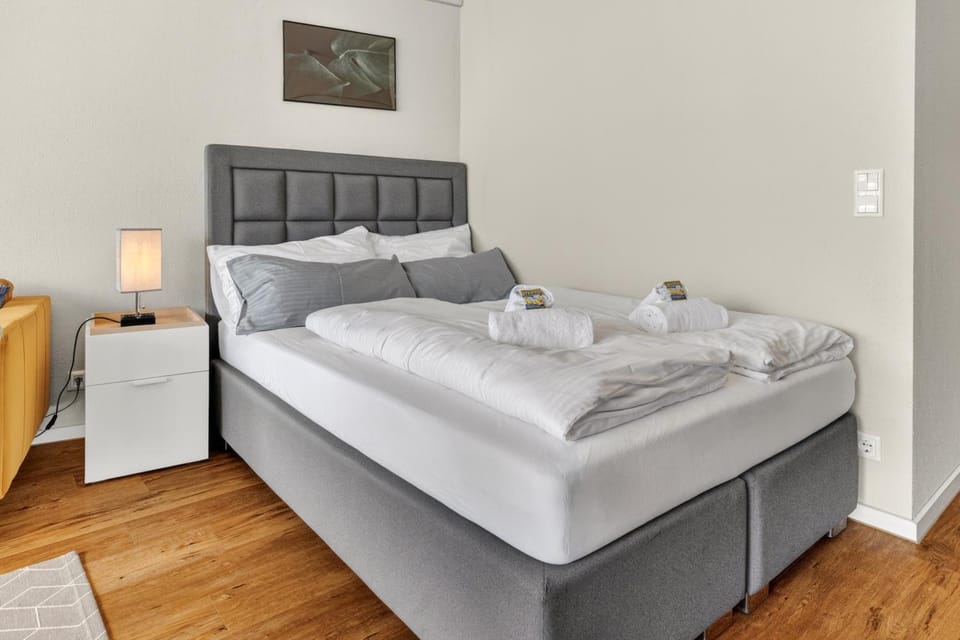 Bed, Photo of the whole room, towels