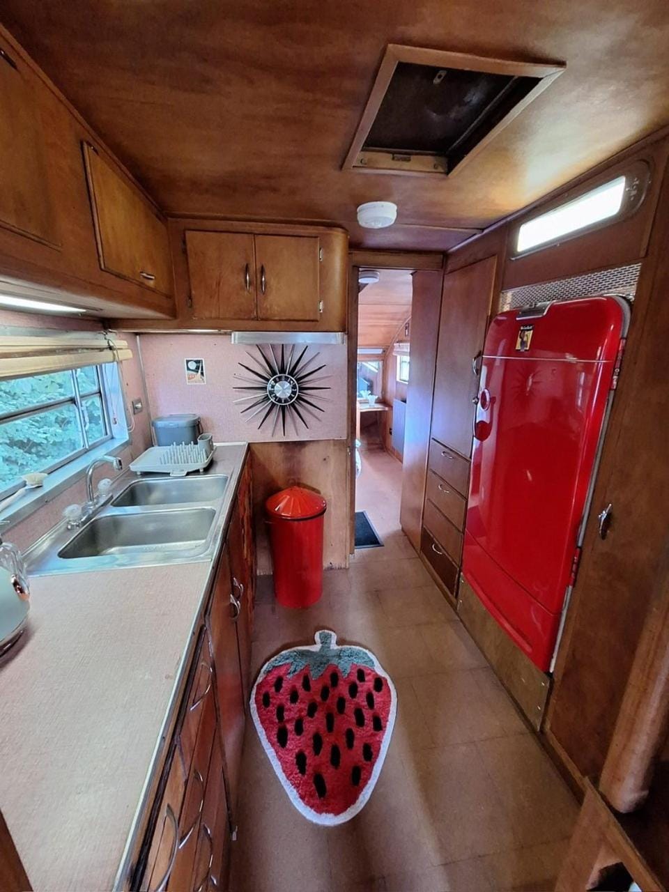 Airstream style caravan with optional hot tub Nature lodge in England