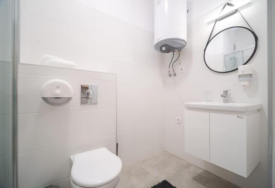 Shower, Toilet, Bathroom