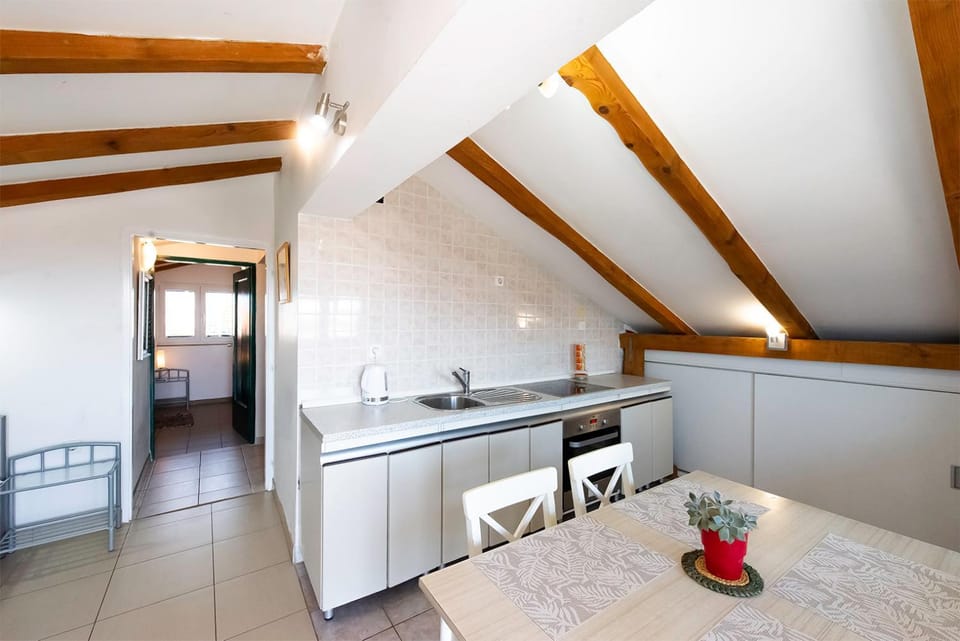Dining area, kitchen