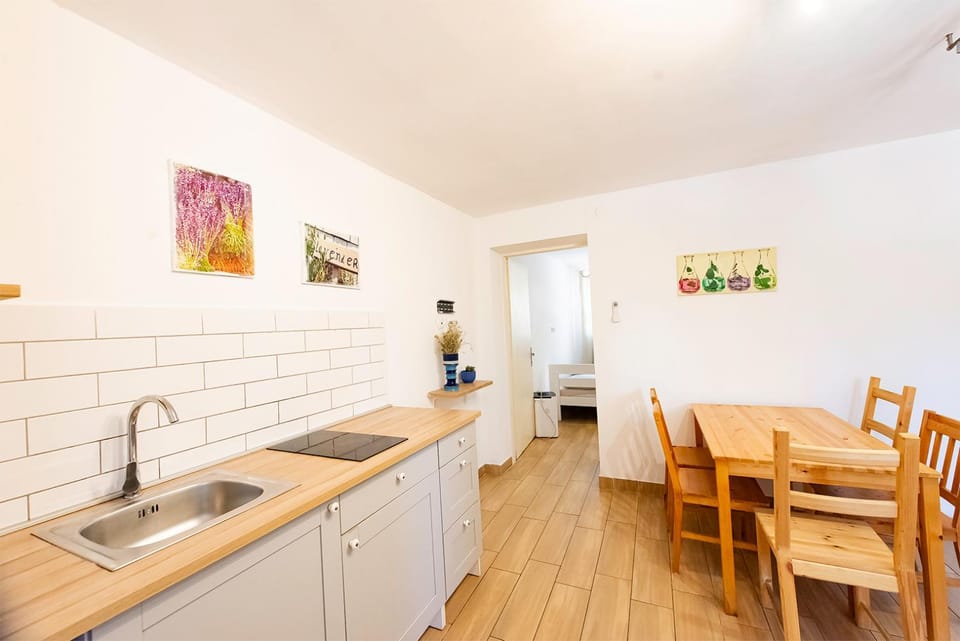 Dining area, kitchen