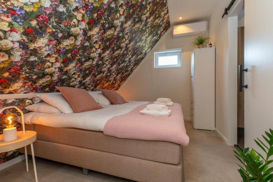 Welcome in - Sfeervol appartement Bed by Al - Met airco, in het centrum en dichtbij het Veerse Meer Apartment in Zeeland, Netherlands