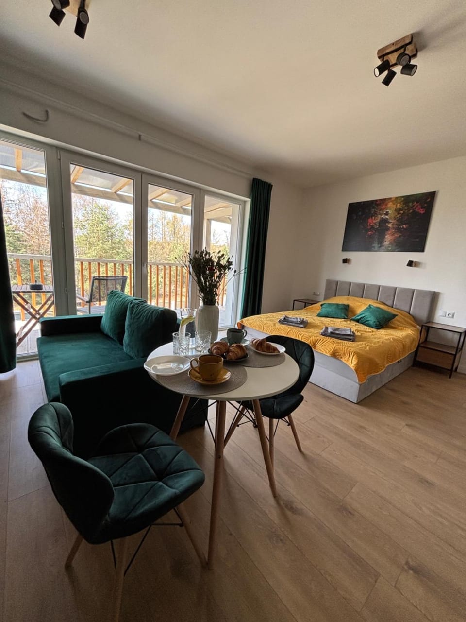 Bed, Living room, Photo of the whole room, Dining area, Bedroom