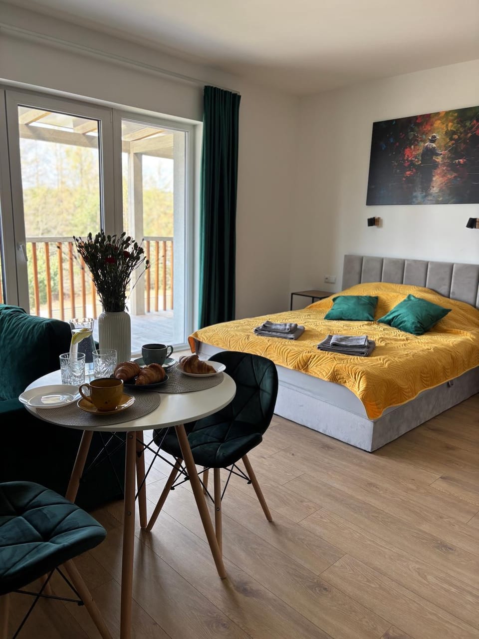 Bed, Living room, Photo of the whole room, Dining area, Bedroom