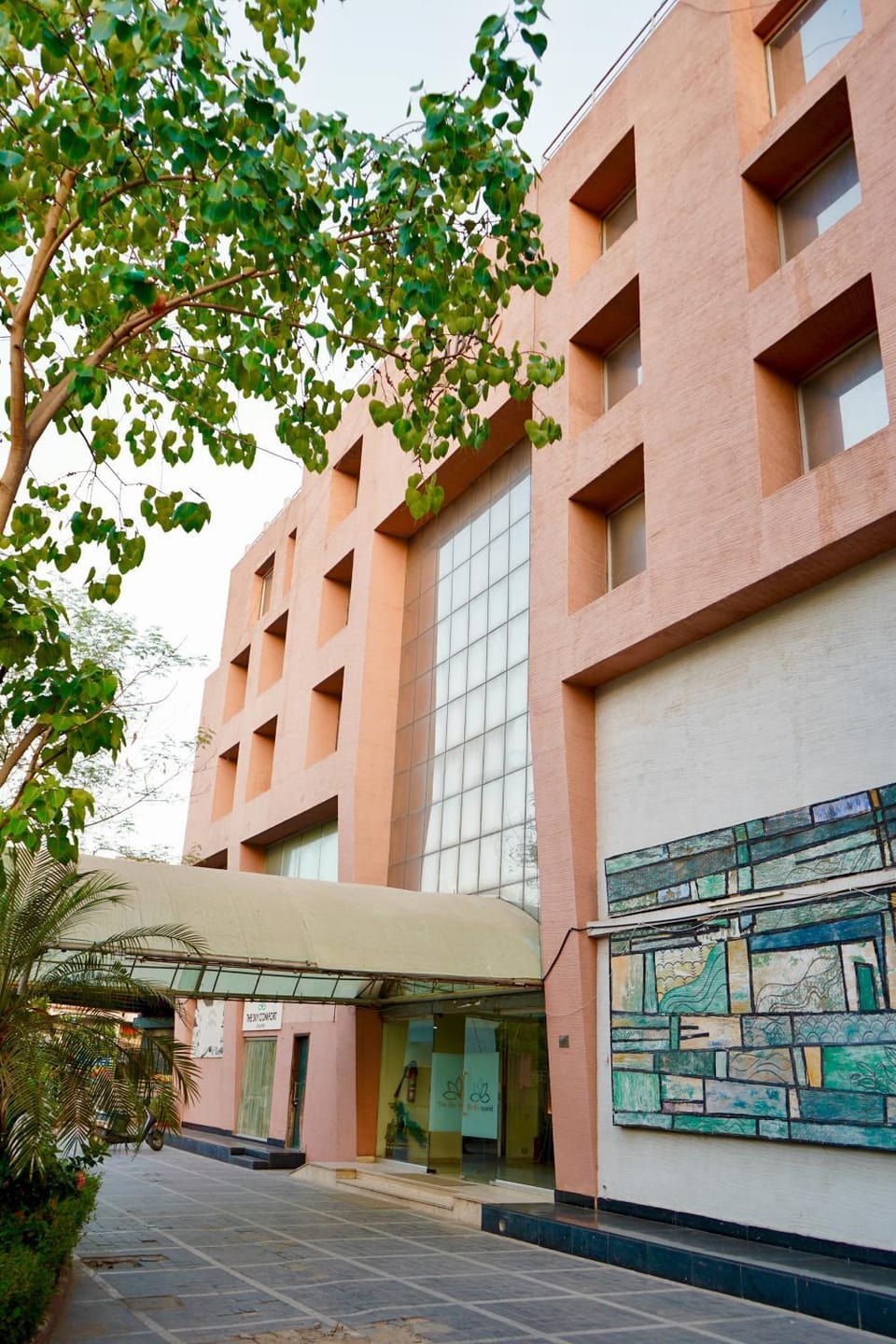 Property building, Facade/entrance, Parking