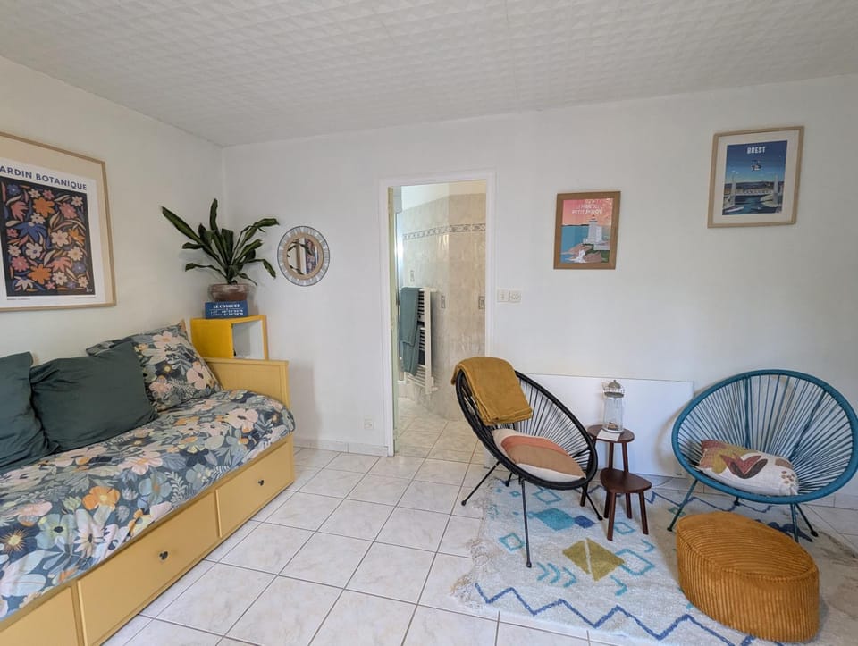 Bed, Living room, Seating area